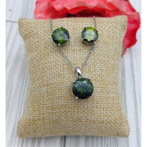 Beautiful Silver Tone & Green Chain Pendant Necklace & Stud Earrings Jewelry Set - Picture 8 of 12